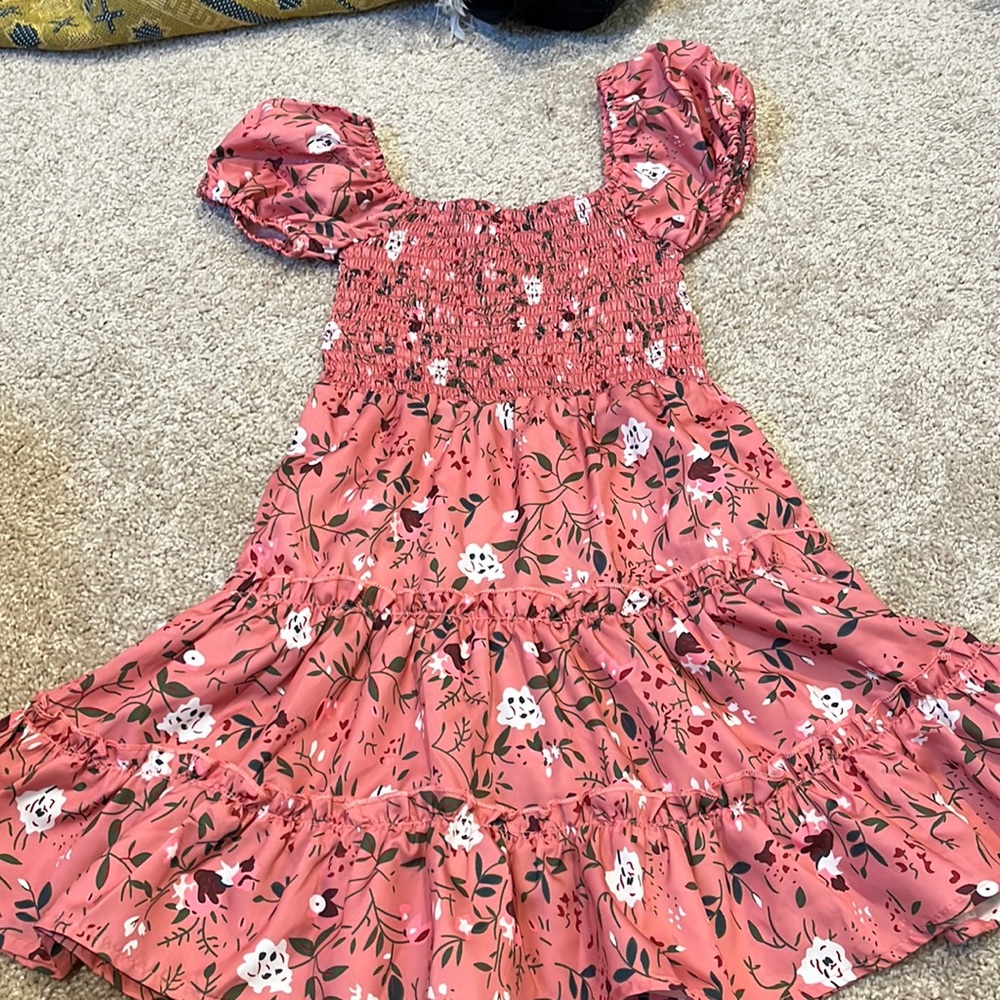 Beautiful 2 dresses for 5 years old girl they are soft and not heavy for parties